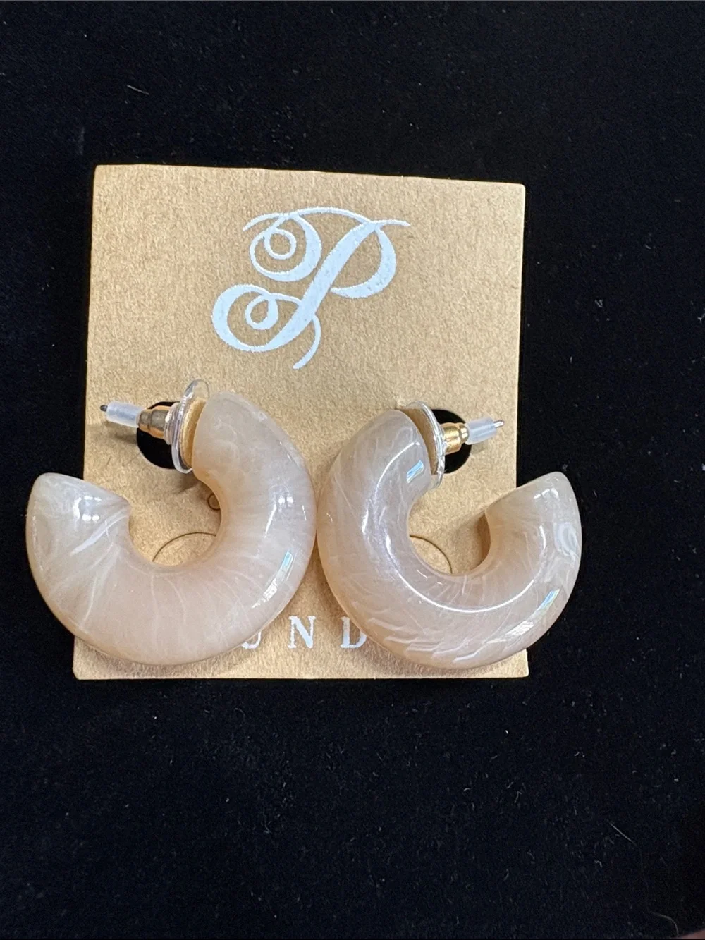 Plunder ale Beige Hoop Resin Earrings (v)